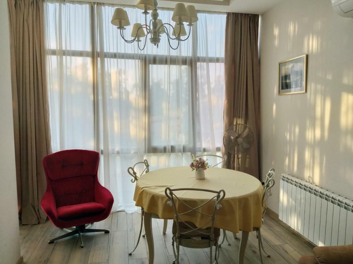 Boulevard Apartment Batumi Bagian luar foto